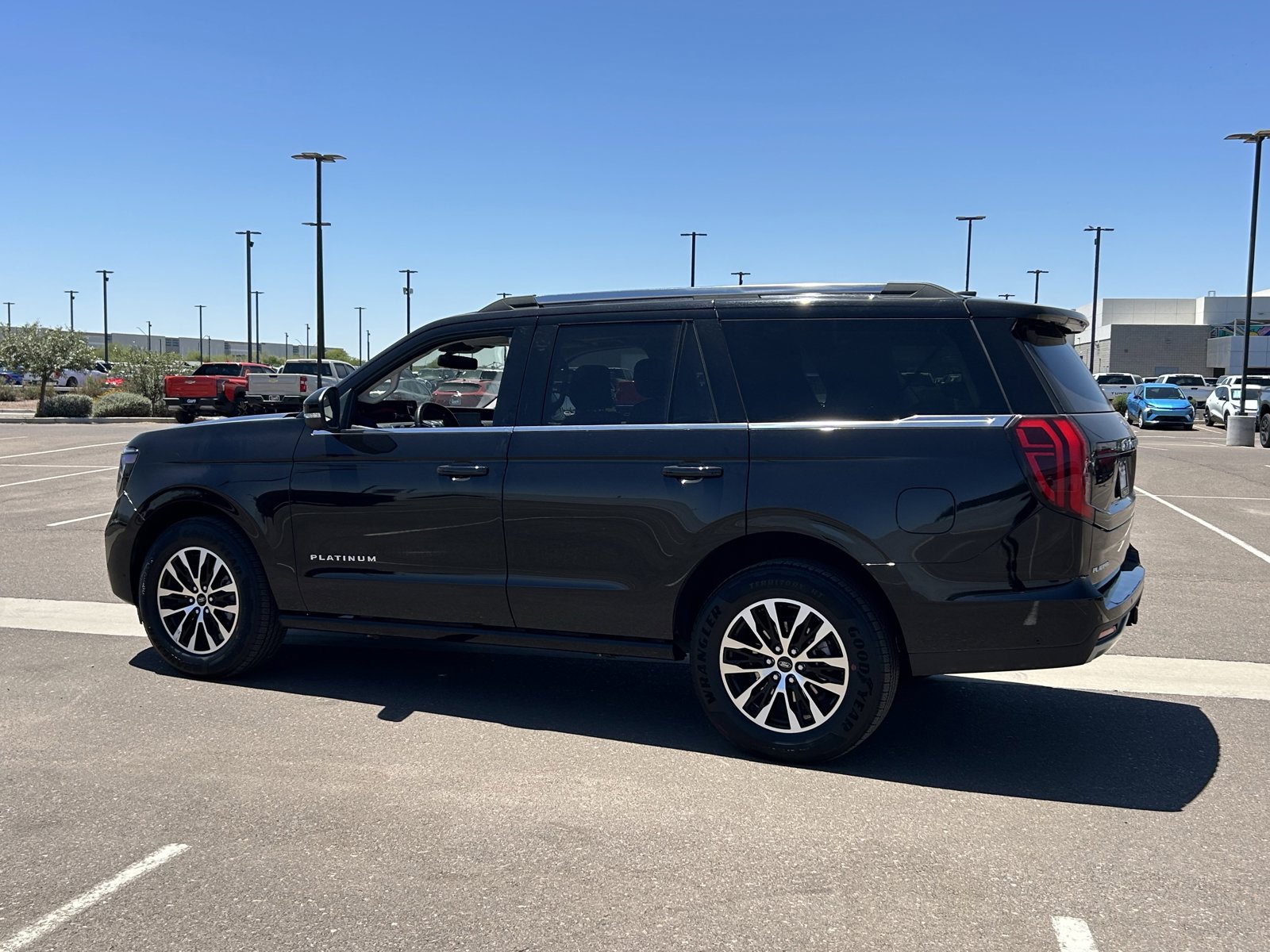 Used 2025 Ford Expedition Platinum AWD/4WD image 3