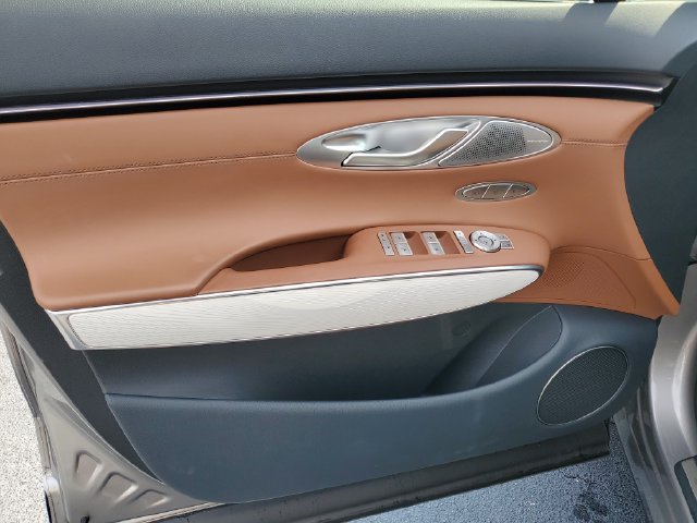 Certified 2026 Genesis GV70 2.5T Advanced AWD/4WD image 11