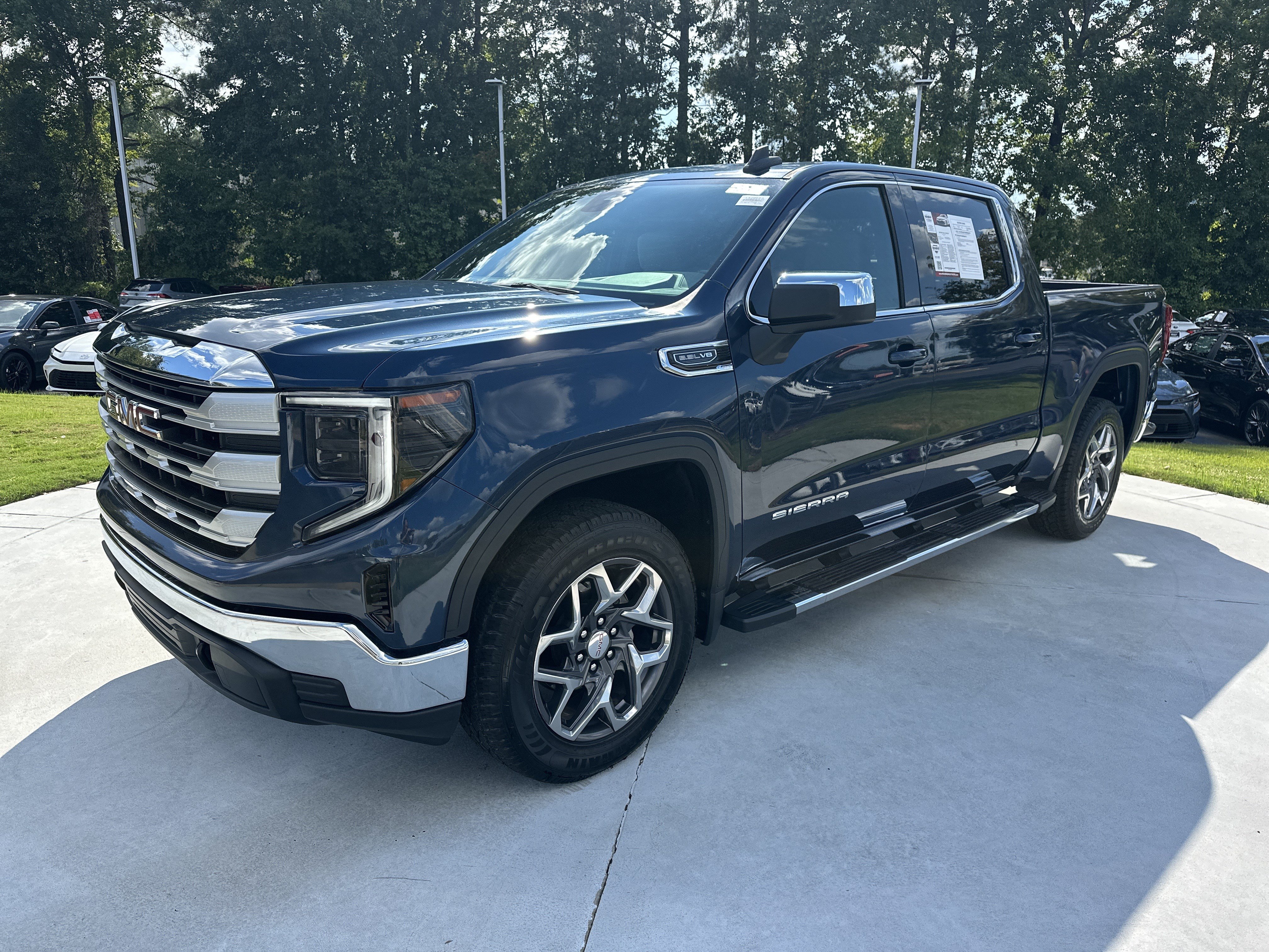 Used 2022 GMC Sierra 1500 SLE AWD/4WD image 5