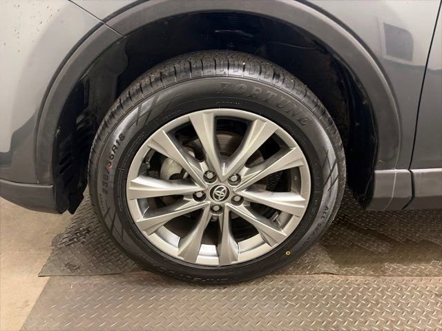 Used 2016 Toyota RAV4 Limited image 39