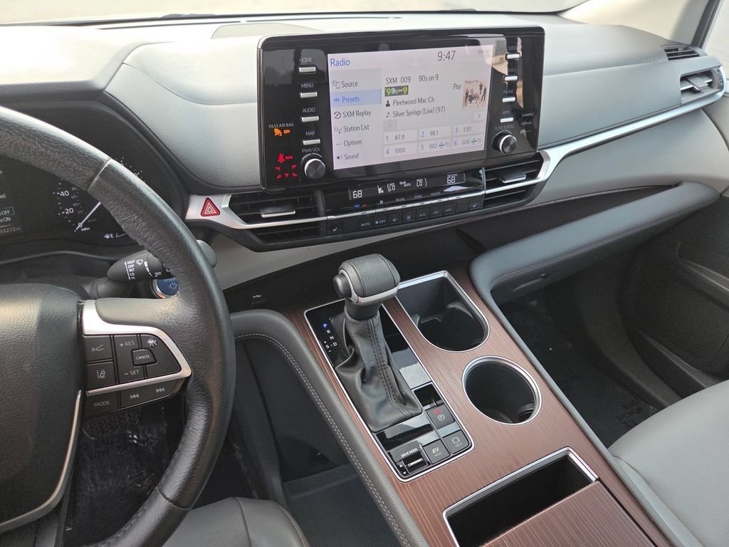 Used 2024 Toyota Sienna XLE FWD image 35
