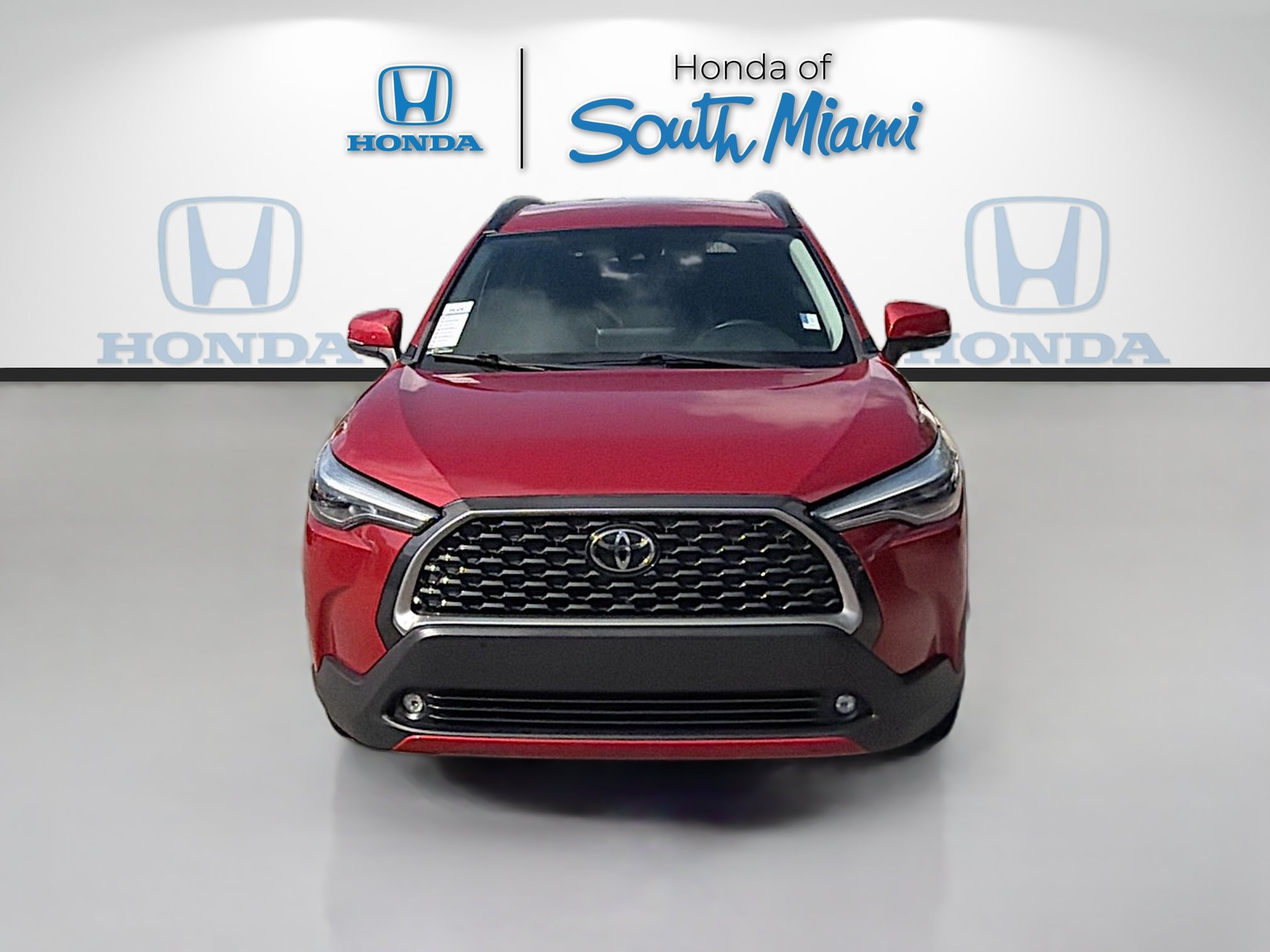 Used 2022 Toyota Corolla Cross XLE FWD image 2