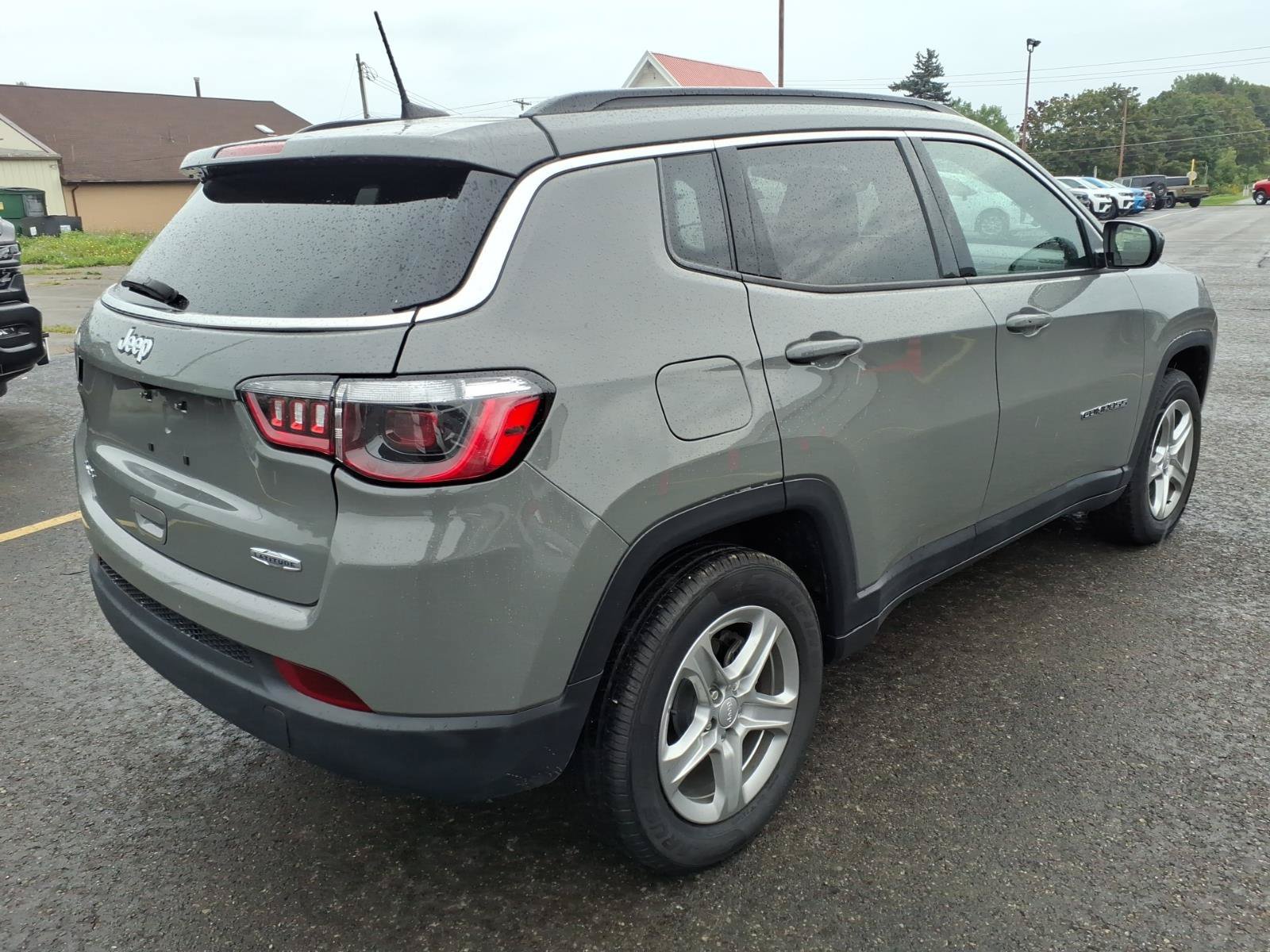 Used 2024 Jeep Compass Latitude AWD/4WD image 5