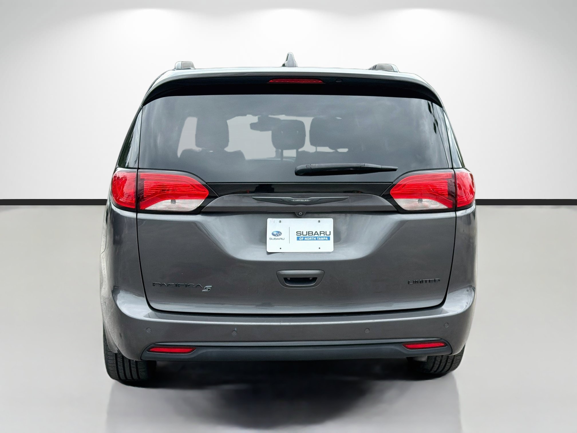 Used 2019 Chrysler Pacifica Limited w/ Advanced Safetytec Group FWD image 4