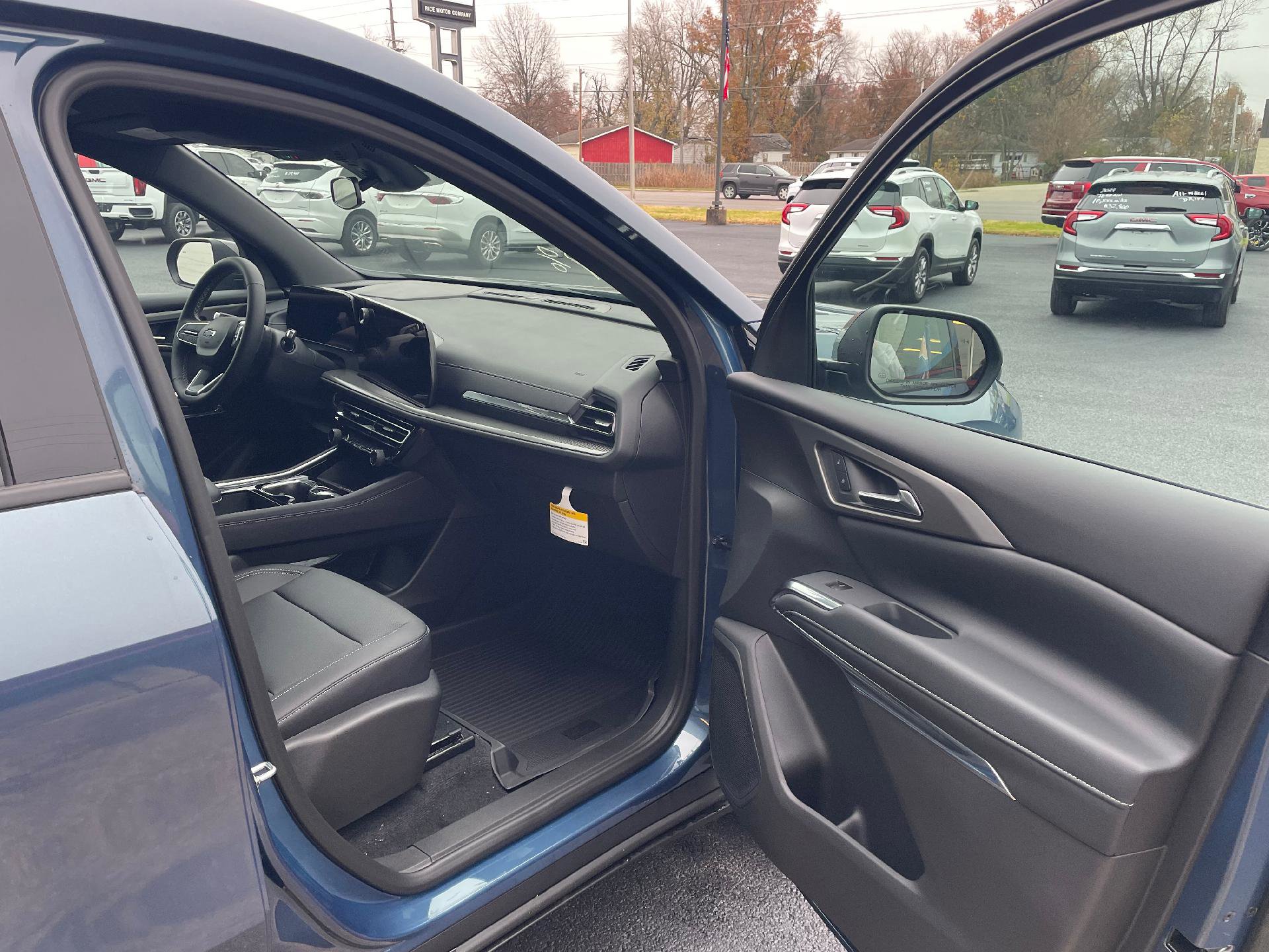 New 2026 Chevrolet Traverse LT w/ Midnight/Sport Edition image 11