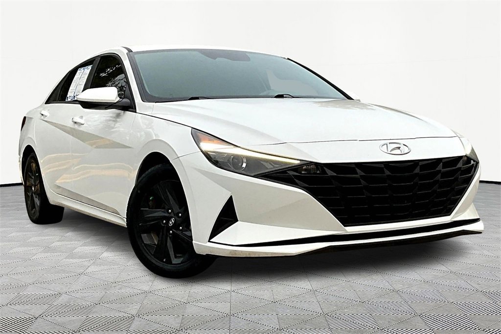 Used 2023 Hyundai Elantra SEL image 12