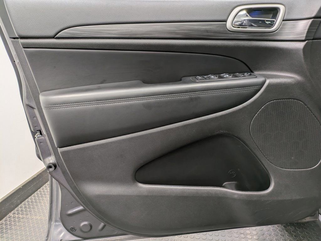 Used 2021 Jeep Grand Cherokee Laredo image 8