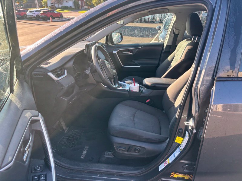 Used 2019 Toyota RAV4 XLE w/ Convenience Package AWD/4WD image 9