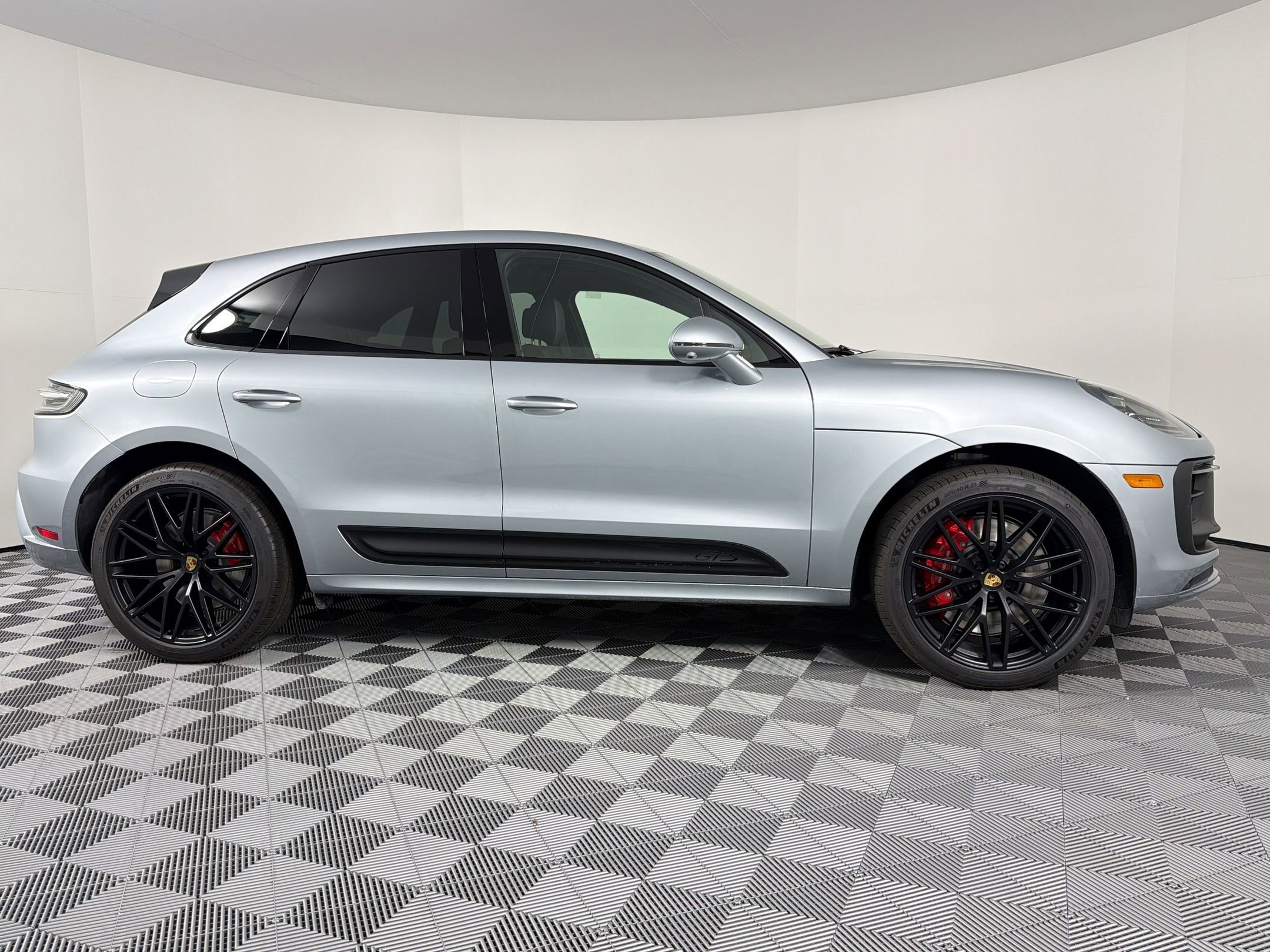 New 2026 Porsche Macan GTS AWD/4WD image 11