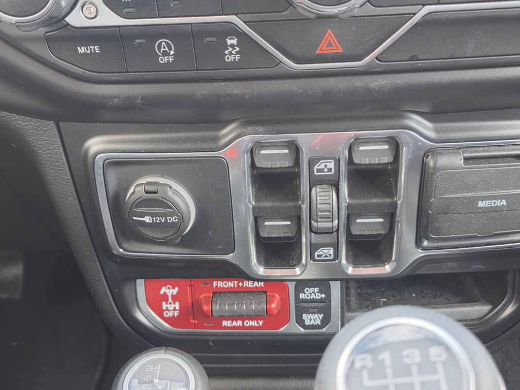 Used 2022 Jeep Gladiator Rubicon w/ Cold Weather Group AWD/4WD image 16