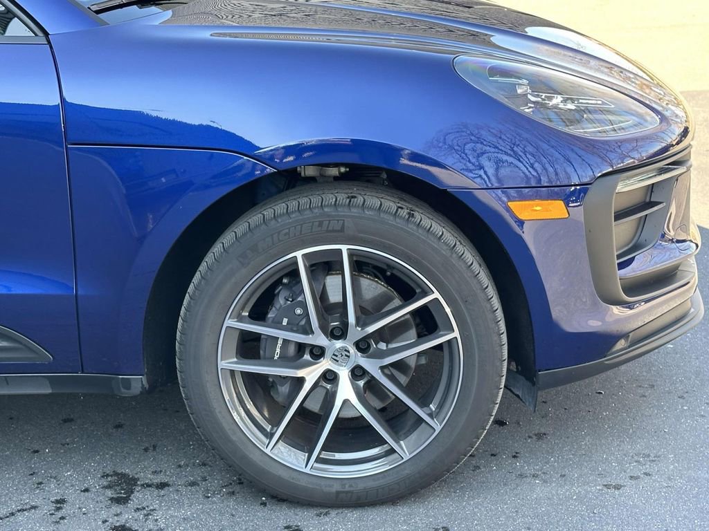 Certified 2026 Porsche Macan AWD/4WD image 9