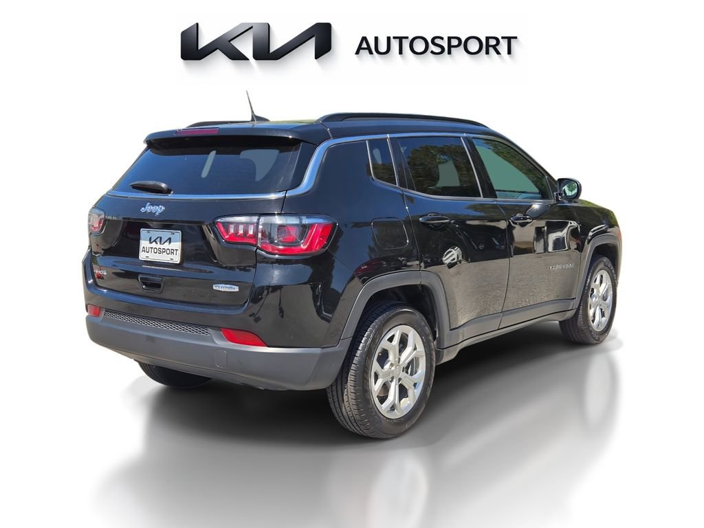 Used 2024 Jeep Compass Latitude AWD/4WD image 8