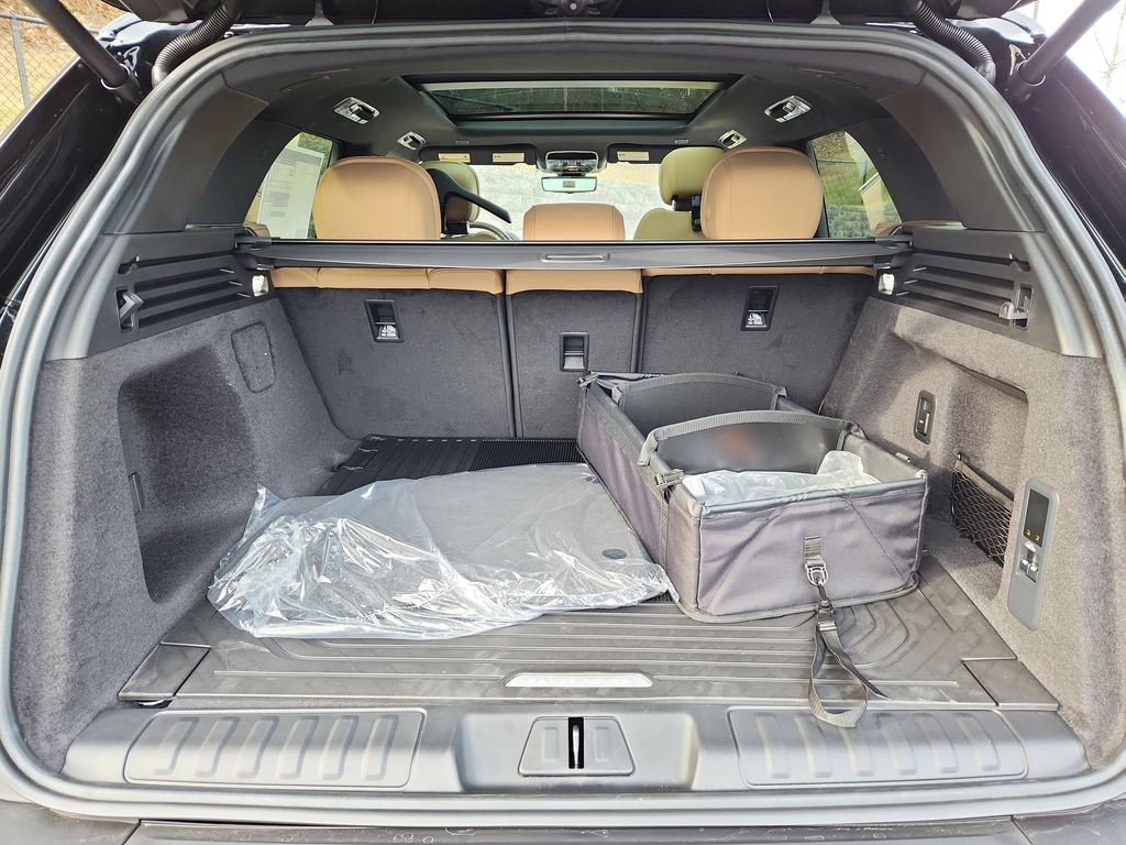 Used 2026 Land Rover Range Rover Sport SE image 13