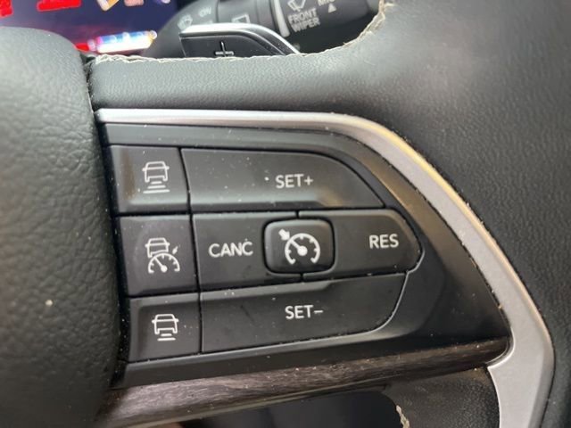 Used 2023 Jeep Grand Cherokee Limited image 18