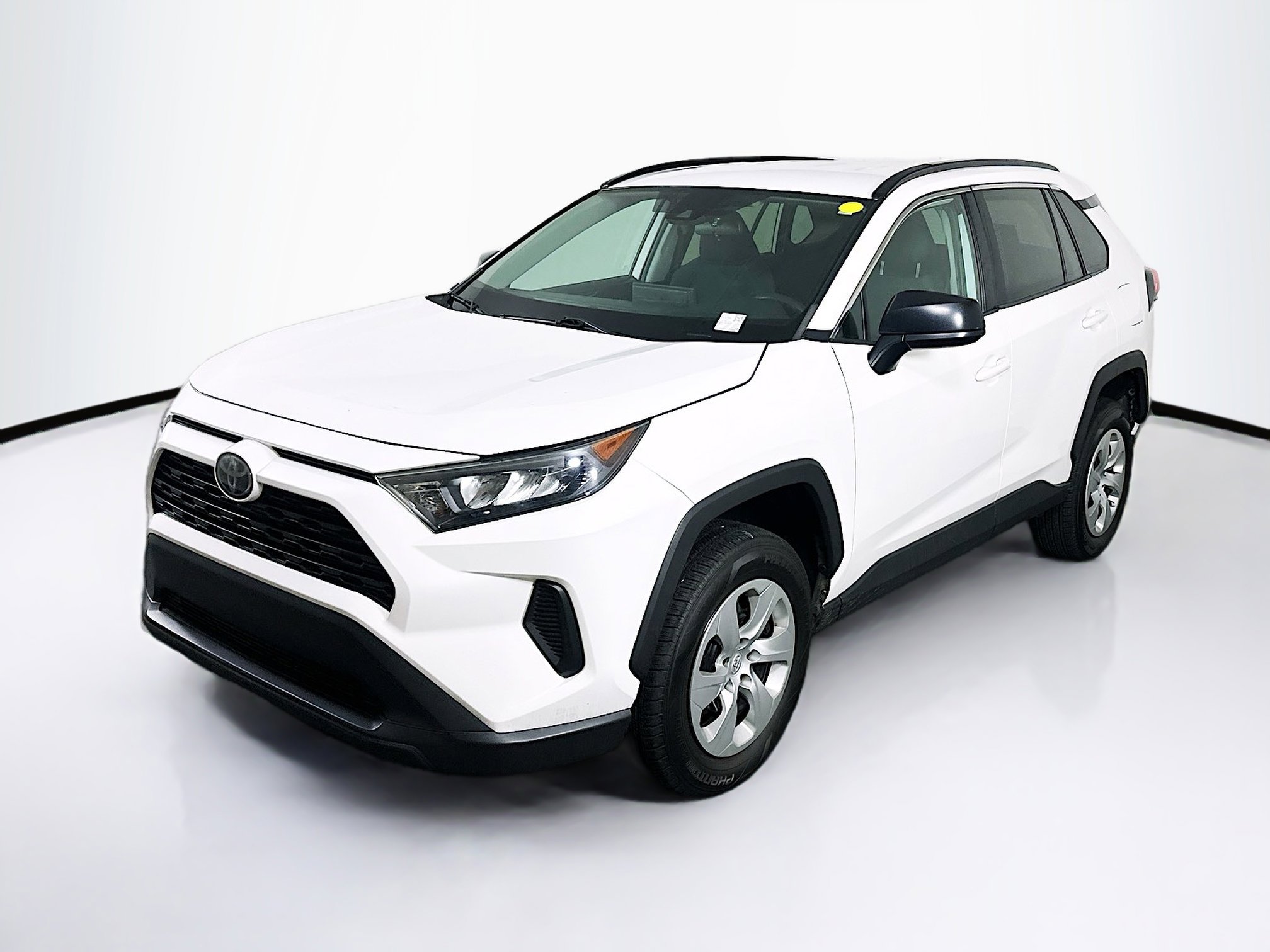 Used 2020 Toyota RAV4 LE FWD image 3