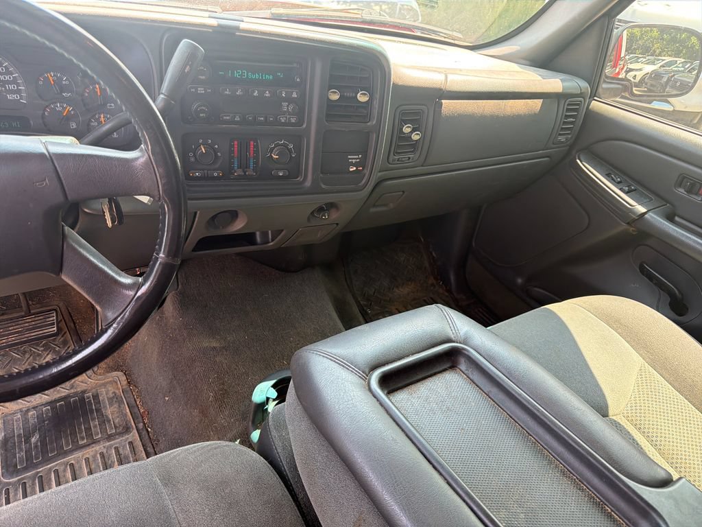 Used 2005 Chevrolet Silverado 2500 LS AWD/4WD image 17