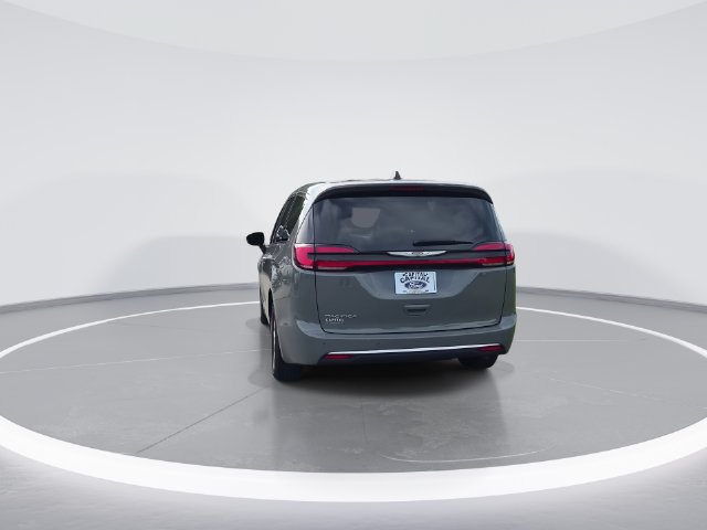 Used 2025 Chrysler Pacifica Select FWD image 6