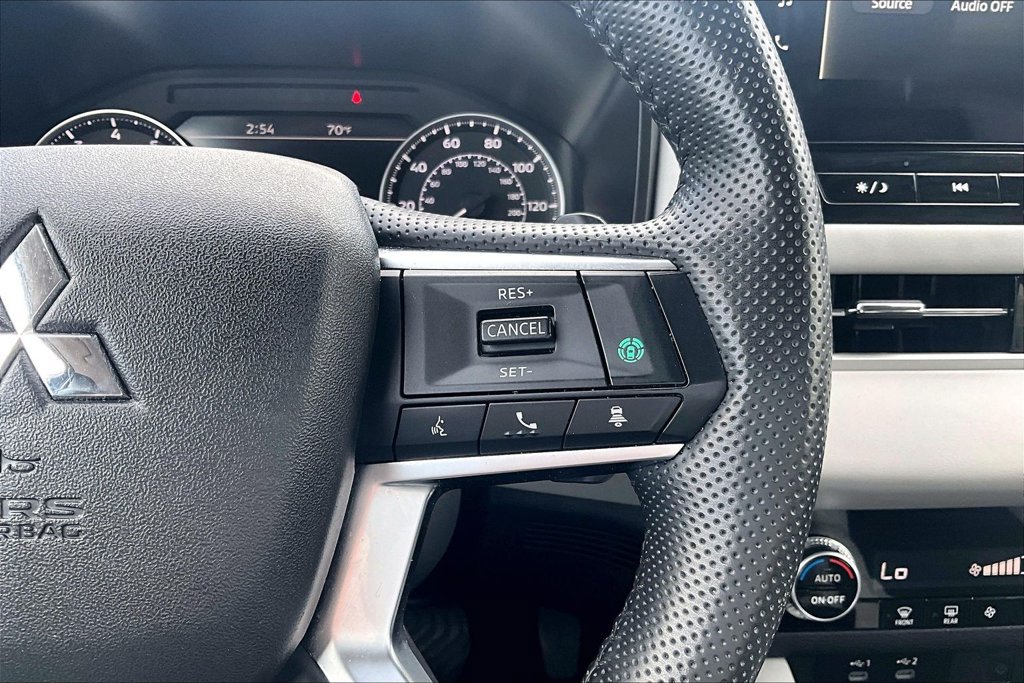 Used 2025 Mitsubishi Outlander SE AWD/4WD image 19