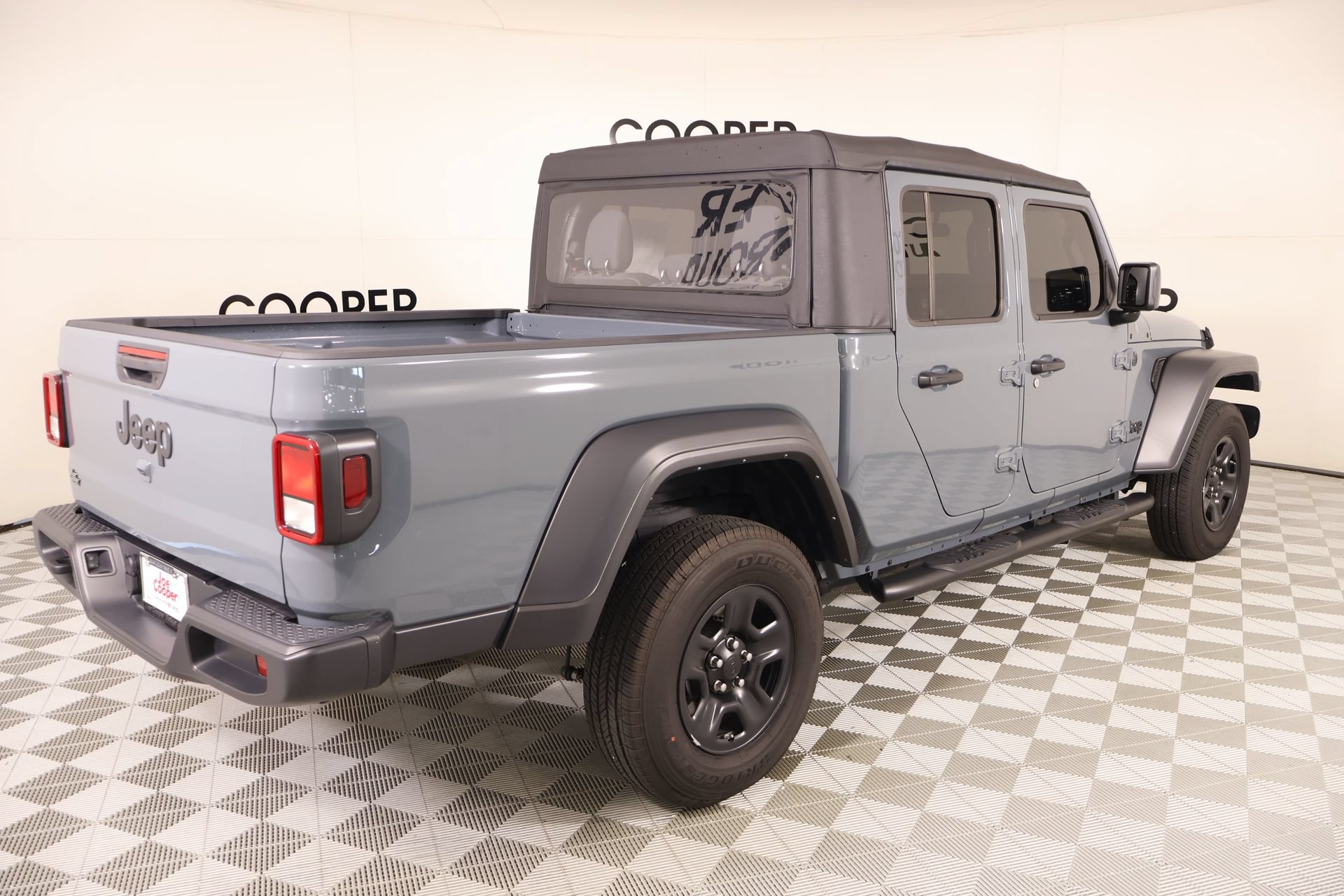 Used 2025 Jeep Gladiator Sport AWD/4WD image 19