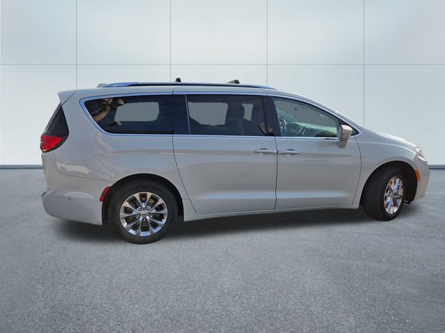Used 2021 Chrysler Pacifica Touring-L w/ Uconnect Theater Family Group AWD/4WD image 8