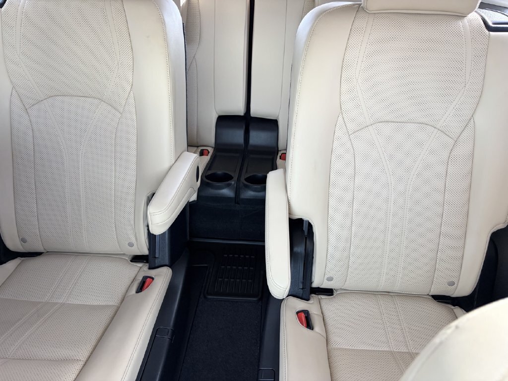 Used 2022 Lexus RX 450hL Luxury w/ Cold Area Package (CT) AWD/4WD image 10