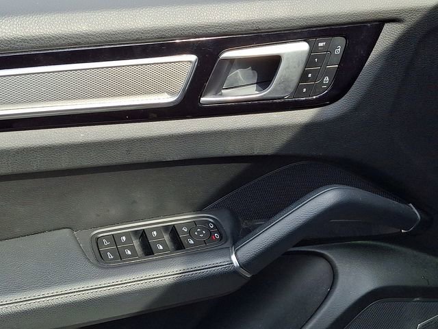 Certified 2023 Porsche Cayenne S Platinum image 17