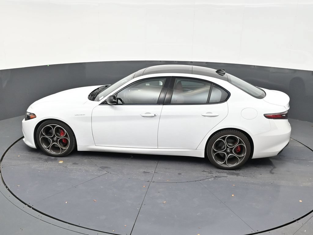 Used 2024 Alfa Romeo Giulia Veloce RWD image 13