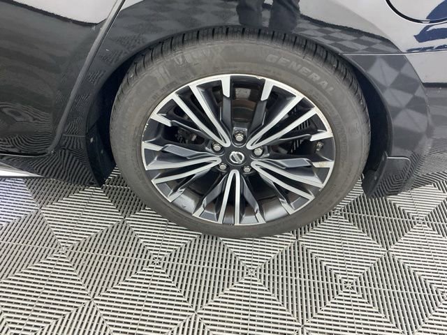 Used 2017 Nissan Maxima Platinum w/ Medallion Package FWD image 15