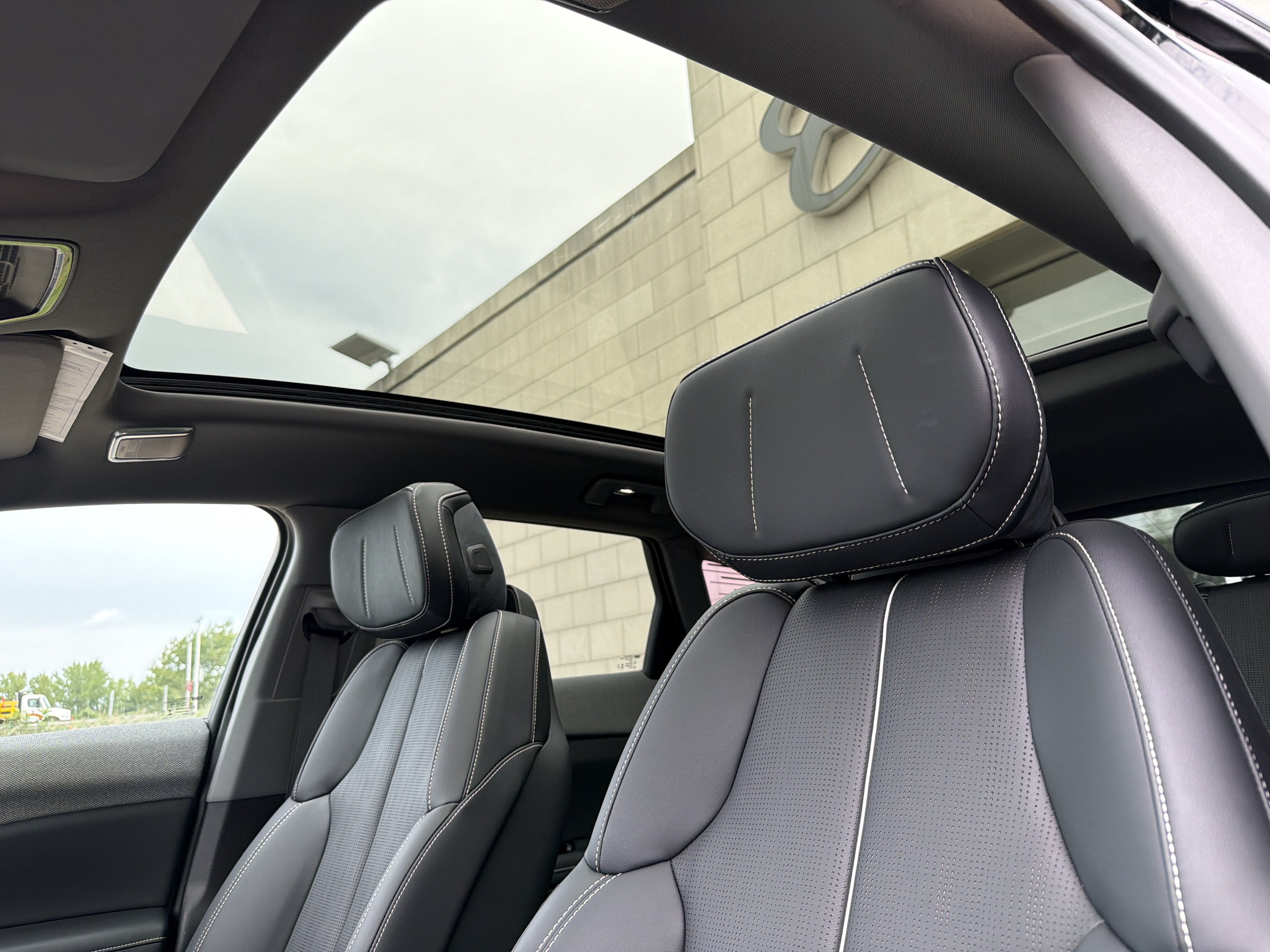 Used 2025 Cadillac Optiq Luxury 2 w/ LPO, Floor Liner Package AWD/4WD image 28
