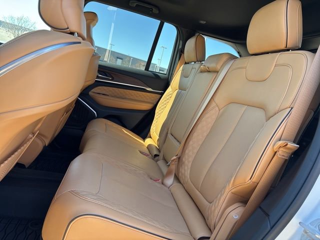 Used 2025 Jeep Grand Cherokee Summit image 13