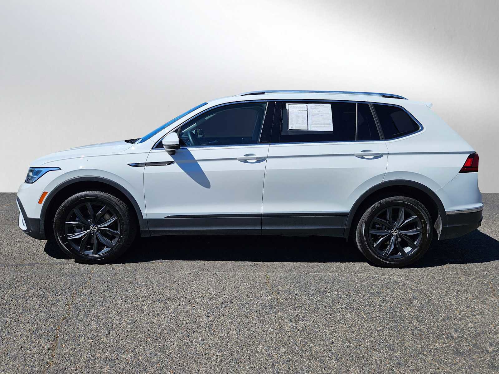 Used 2024 Volkswagen Tiguan SE image 4