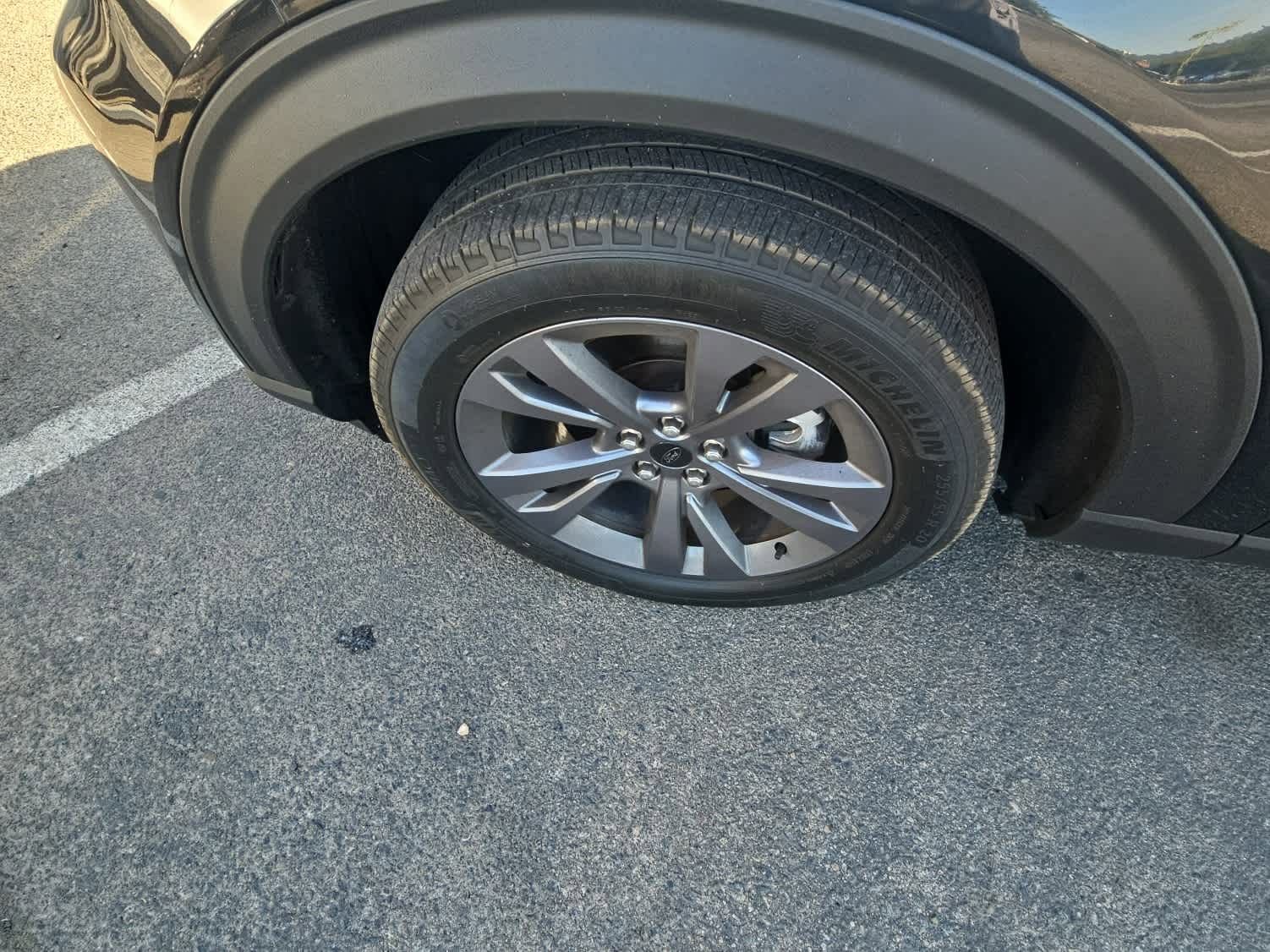 Used 2022 Ford Explorer XLT w/ Equipment Group 202A image 3