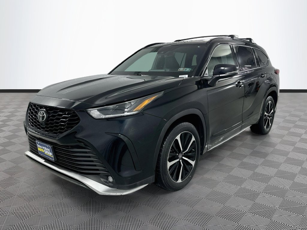 Used 2021 Toyota Highlander XSE AWD/4WD image 3