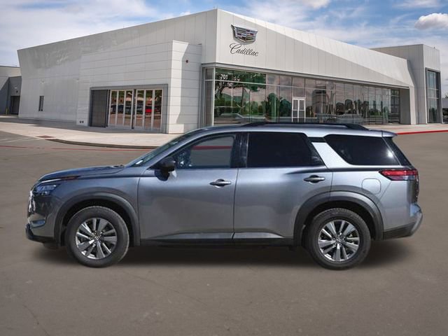 Used 2023 Nissan Pathfinder SV image 3