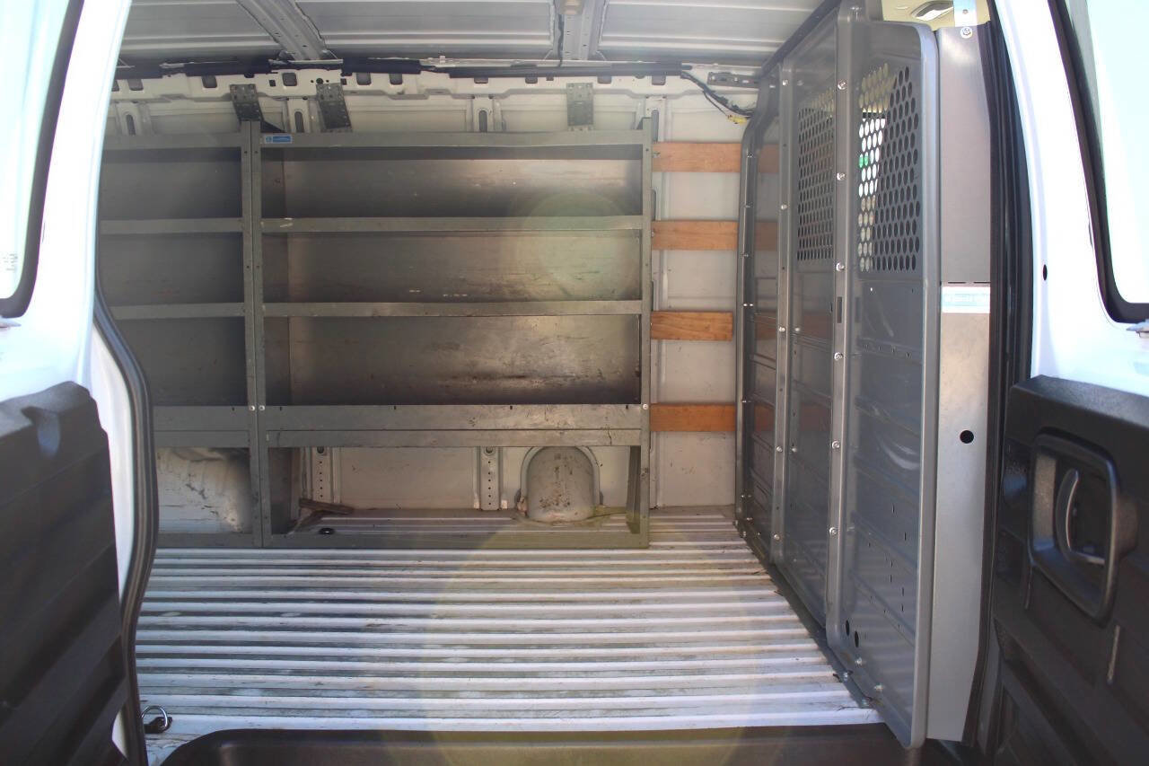 Used 2018 Chevrolet Express 2500 w/ Driver Convenience Package image 14