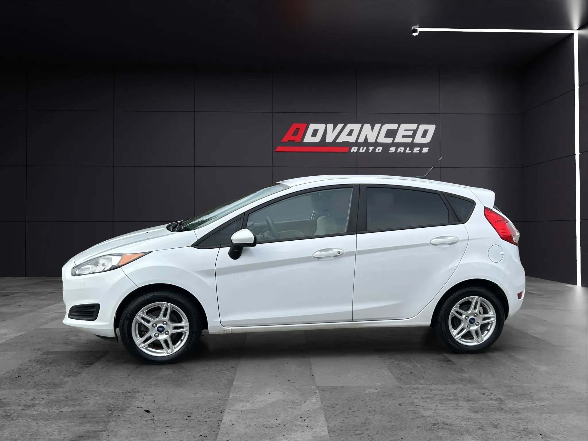 Used 2019 Ford Fiesta SE image 4