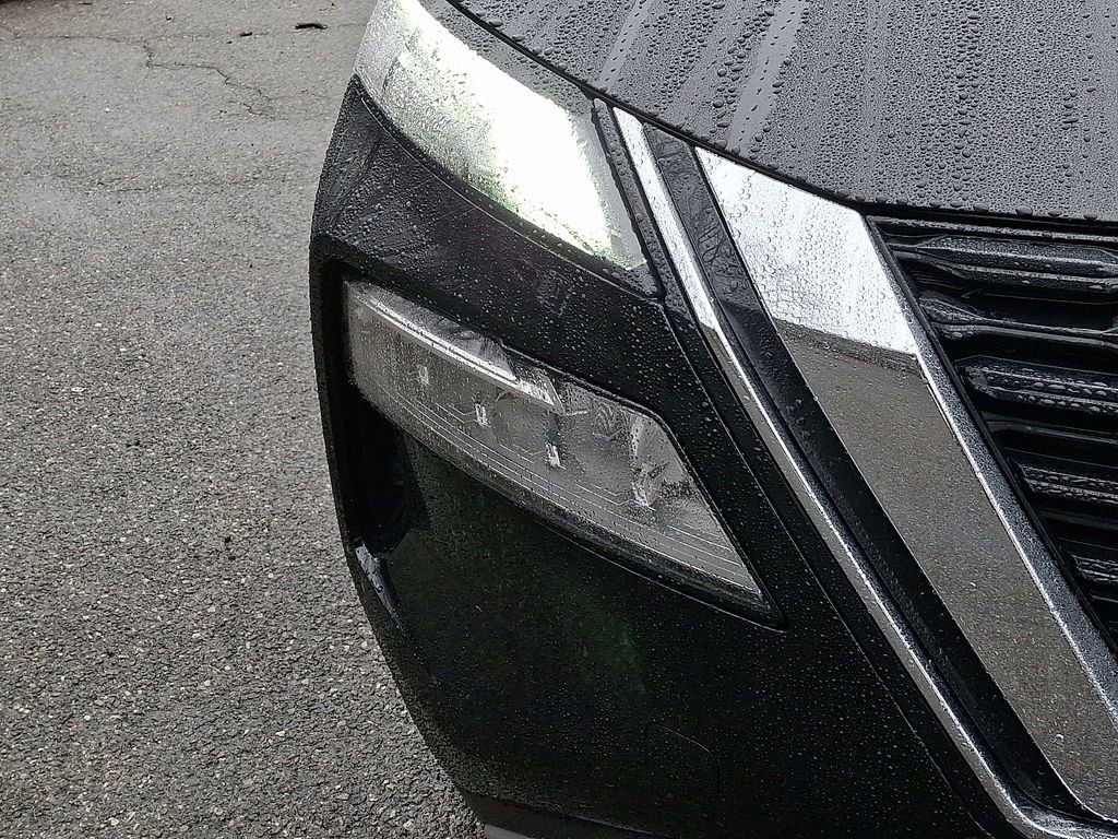 Used 2023 Nissan Rogue SV image 10