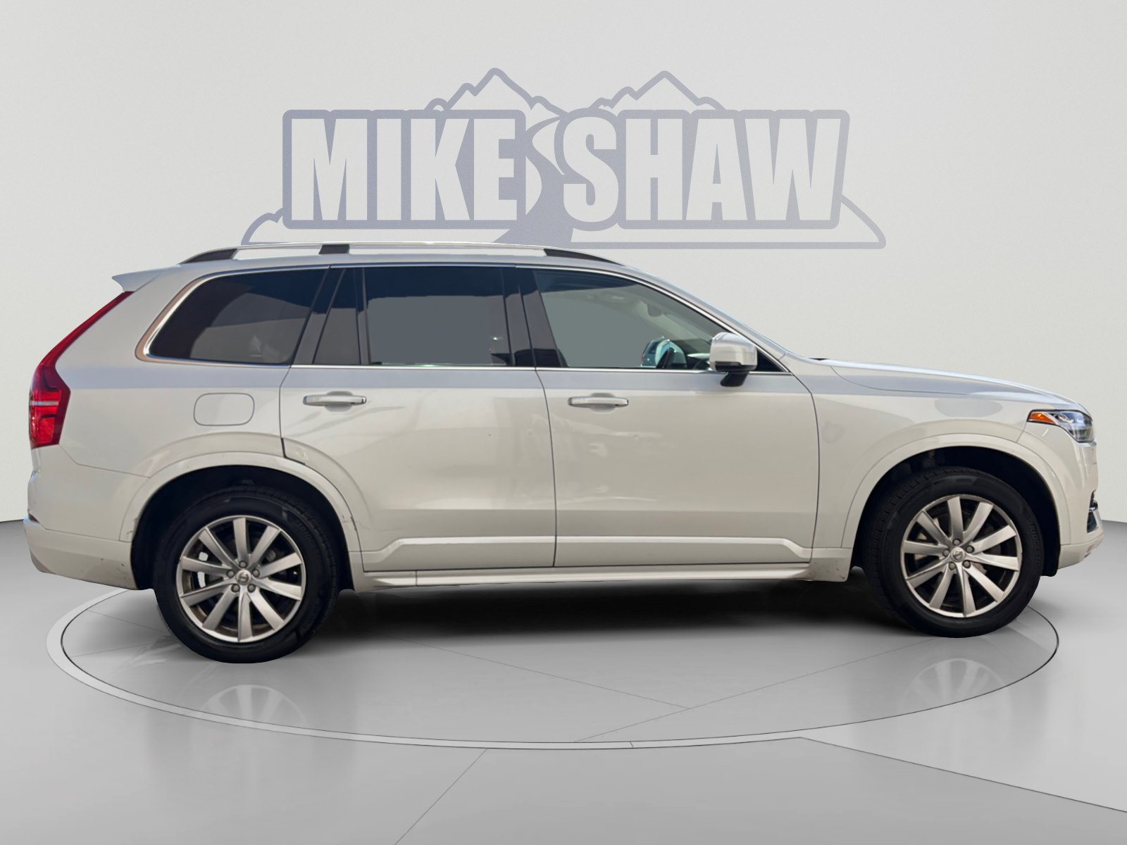 Used 2018 Volvo XC90 T6 Momentum w/ Momentum Plus Package AWD/4WD image 6