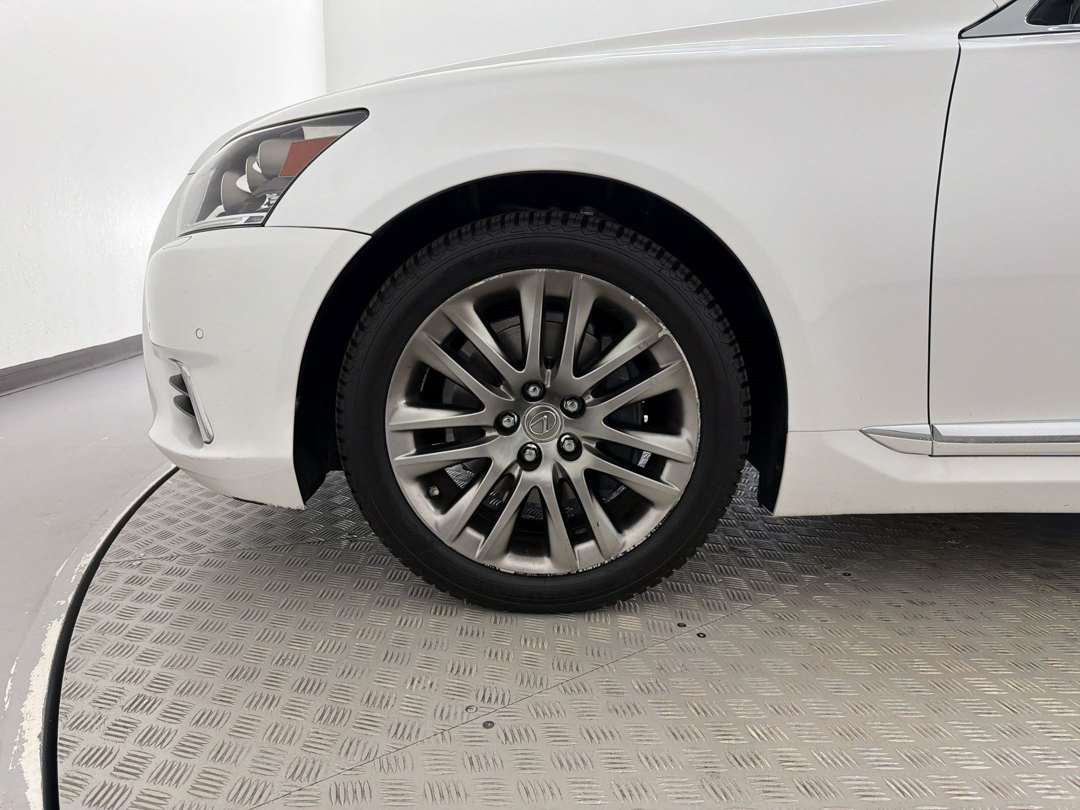 Used 2017 Lexus LS 460 L w/ Ultra Luxury Package RWD image 11