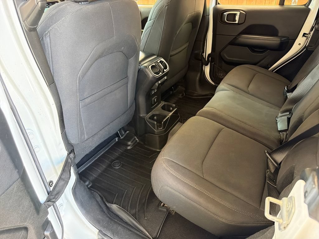 Used 2018 Jeep Wrangler Unlimited Sahara w/ Dual Top Group AWD/4WD image 31