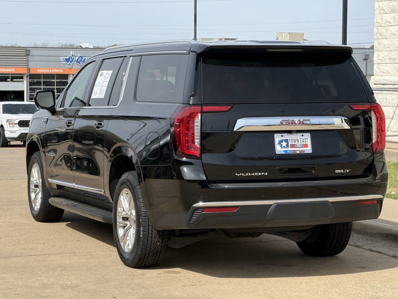 Used 2022 GMC Yukon XL SLT image 5
