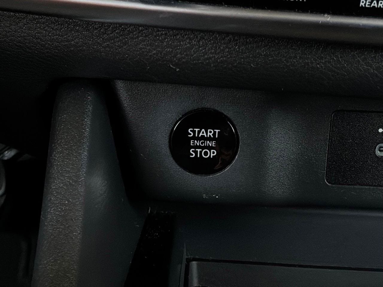 Used 2025 Nissan Rogue SV FWD image 26