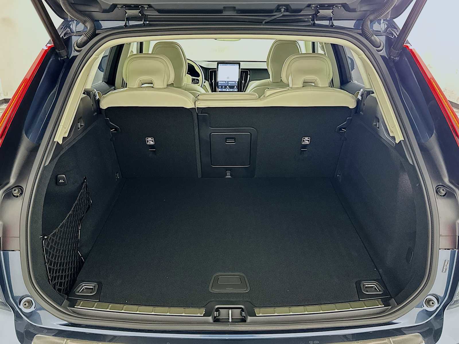 New 2026 Volvo XC60 B5 Ultra w/ Protection Package Premier image 25