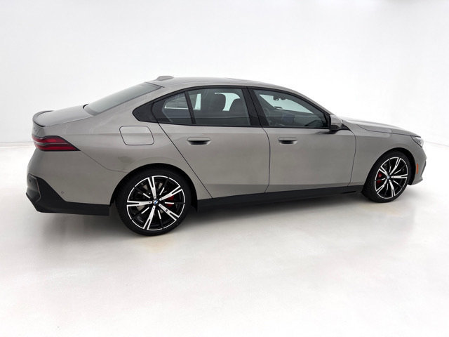 Used 2027 BMW 530i xDrive w/ M Sport Package AWD/4WD image 4
