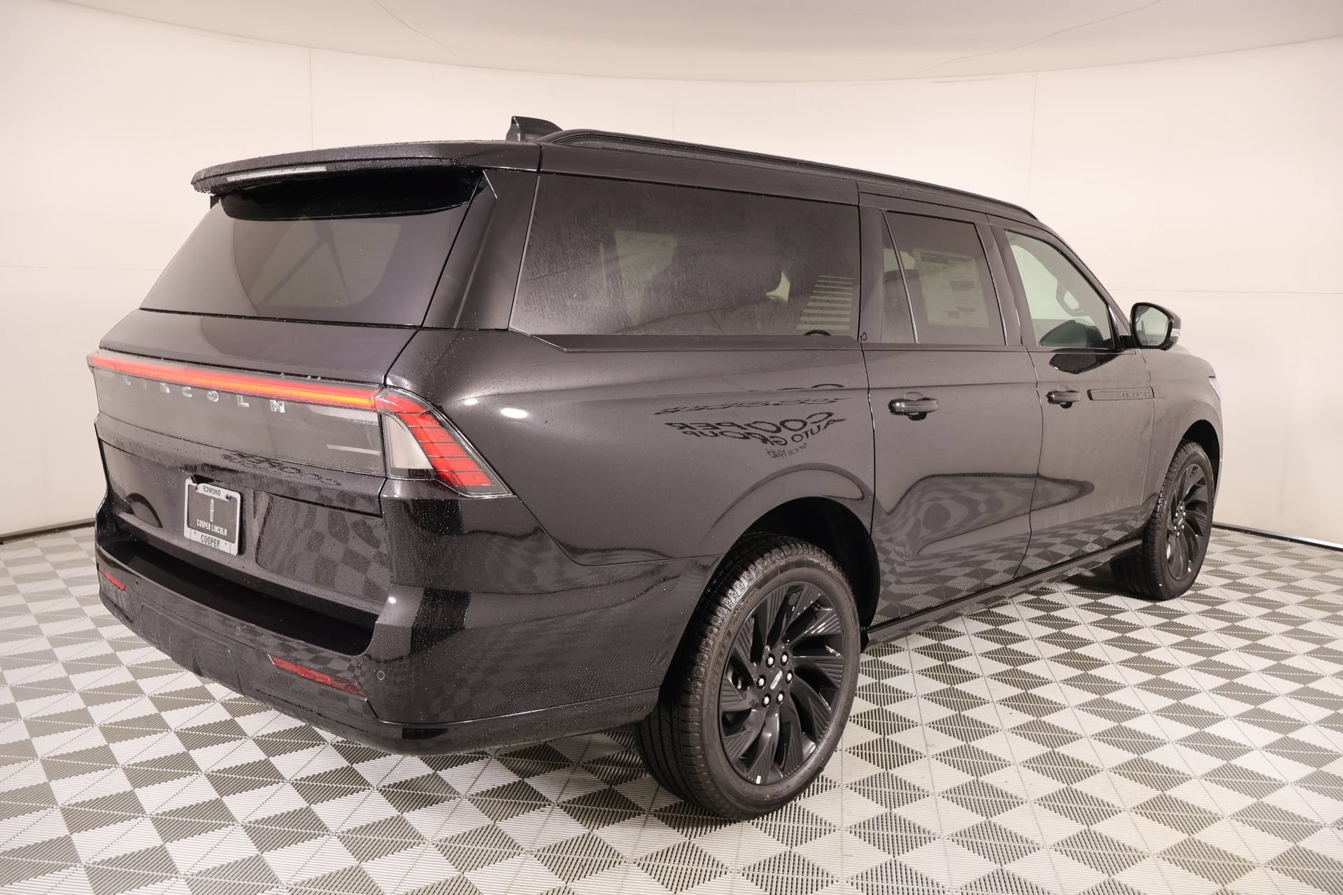 New 2026 Lincoln Navigator L Reserve w/ Jet Appearance Package AWD/4WD image 23
