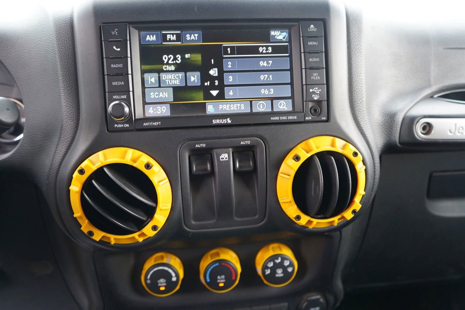 Used 2015 Jeep Wrangler Rubicon w/ Power Convenience Group image 12