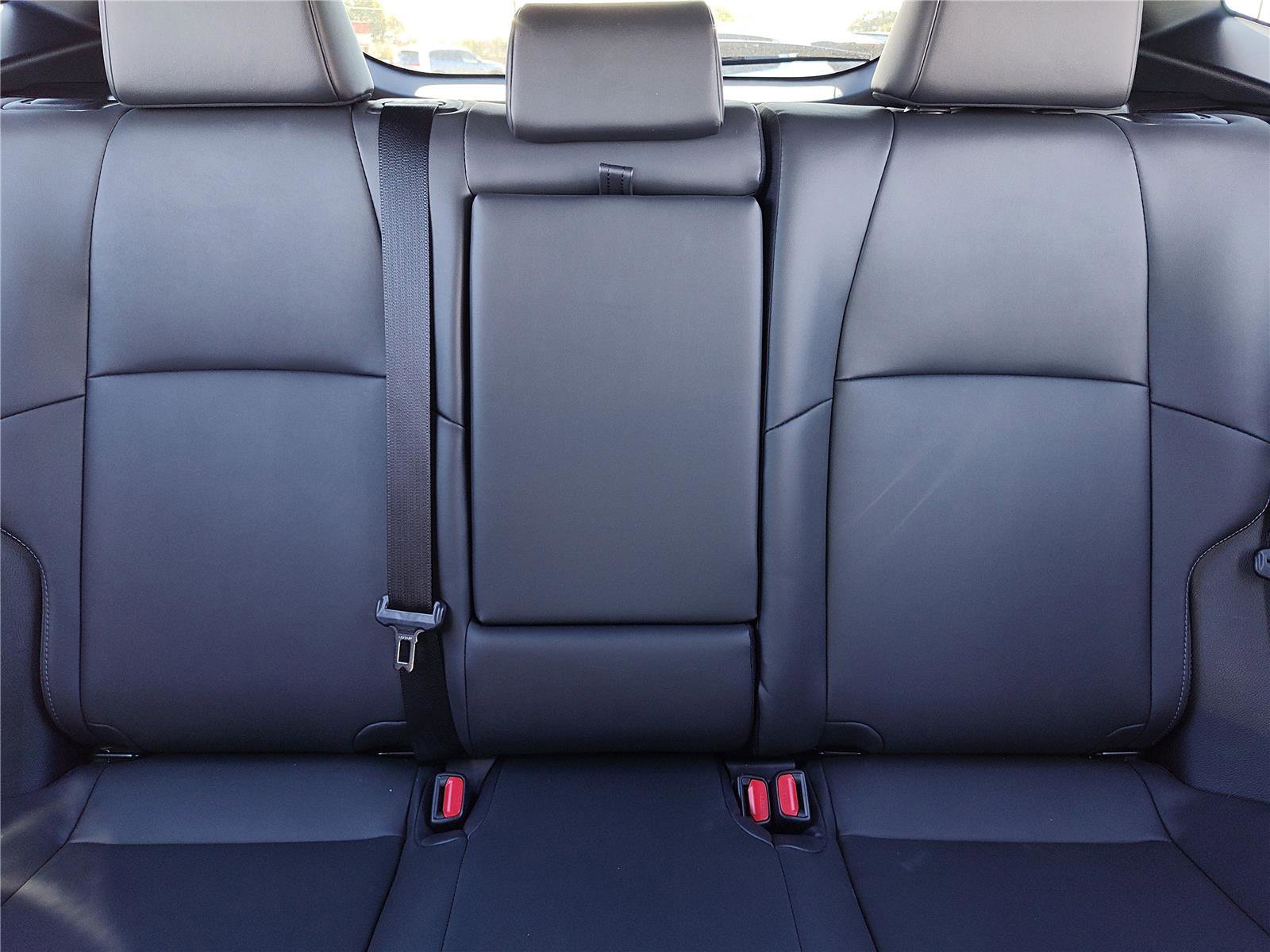 Used 2024 Toyota Venza XLE image 27