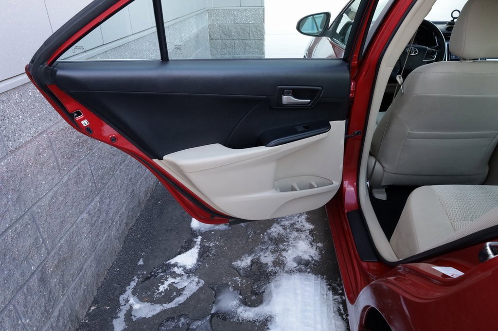 Used 2013 Toyota Camry LE image 16