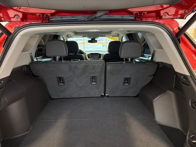 Used 2023 GMC Terrain SLE w/ Driver Convenience Package image 16