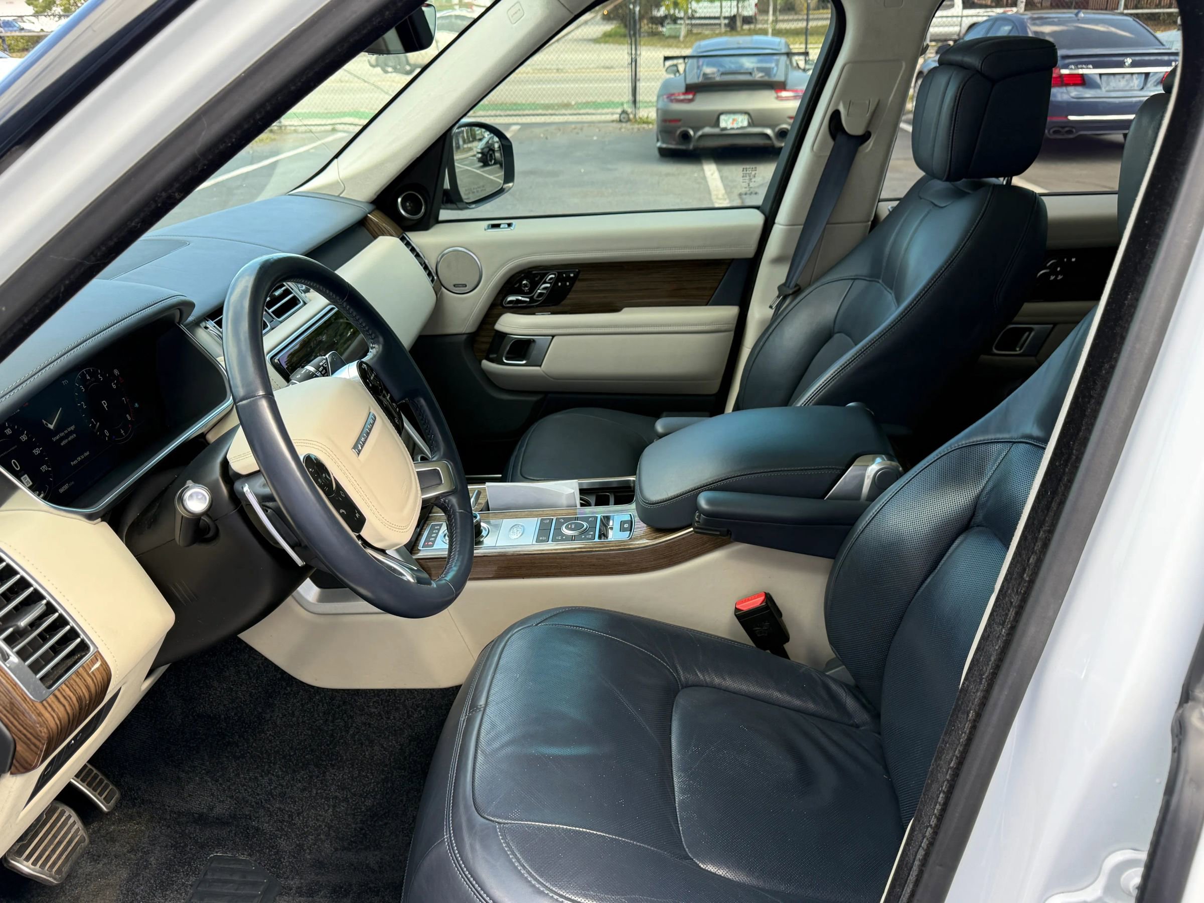 Used 2018 Land Rover Range Rover Autobiography image 13